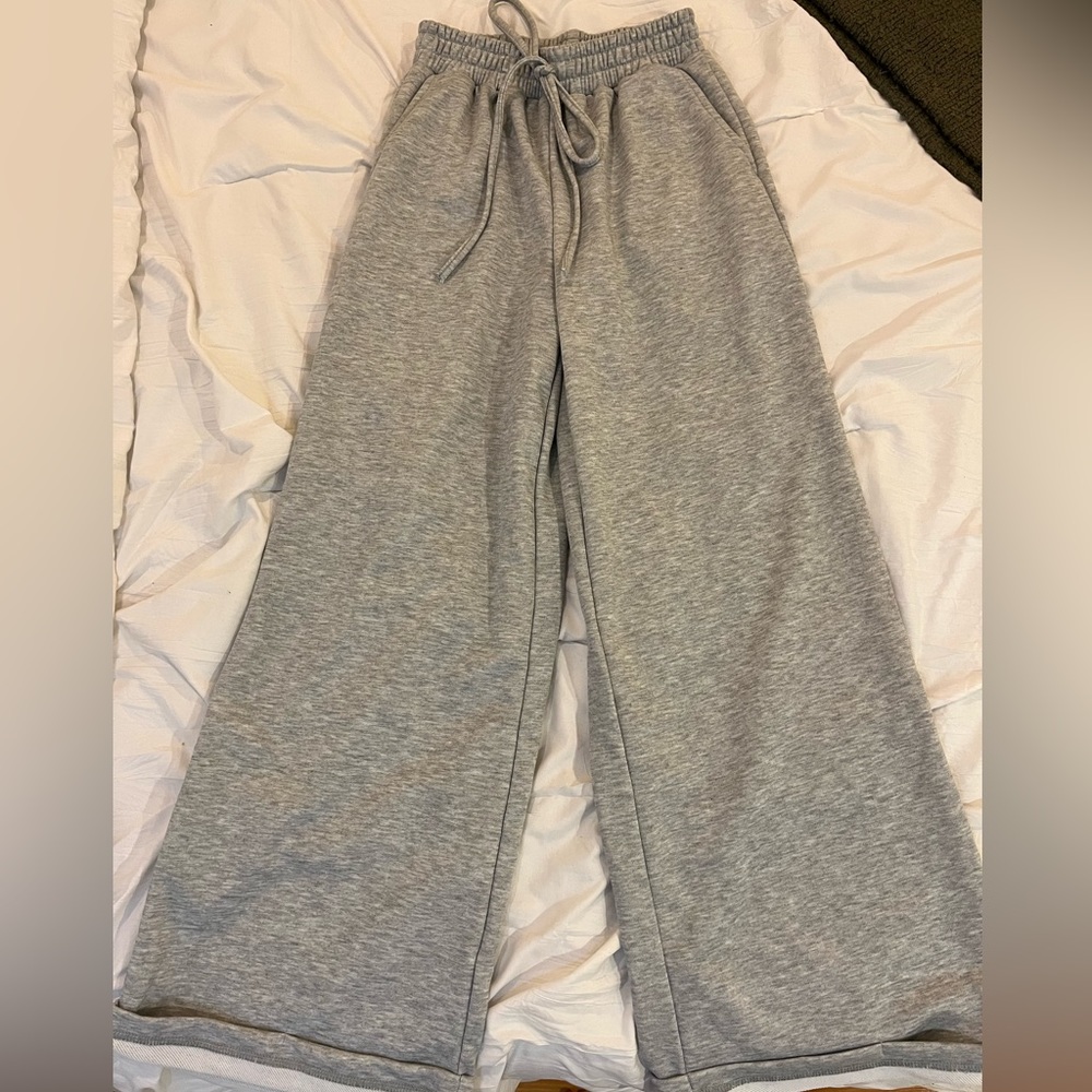 Drawstring waist wide leg sweatpants